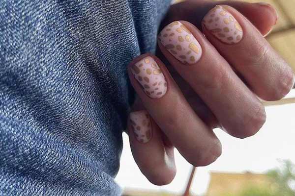 Manucure pour les nouveautés de fin d'études