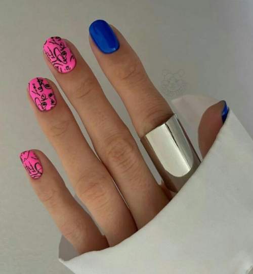 Manucure aux accents bleus