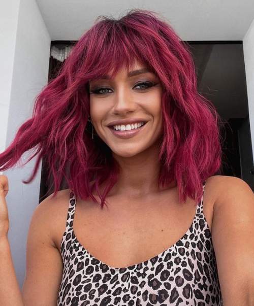 Les coupes de cheveux jeunesse les plus tendances 2022 avec une frange