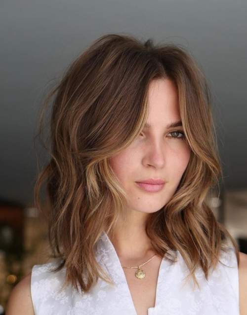 Coupe de cheveux jeunesse avec frange
