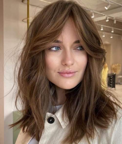 Coupe de cheveux jeunesse frange longue