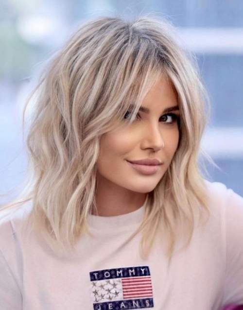 Coupes de cheveux jeunes à la mode 2022 avec une frange: types, photos