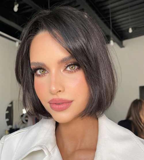Coupes de cheveux jeunes à la mode 2022 avec une frange: types, photos