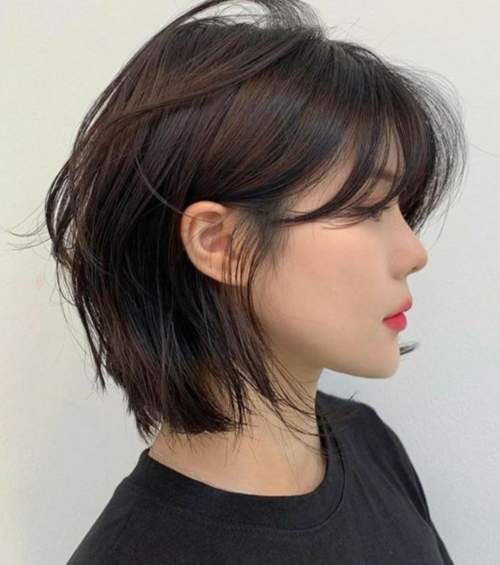 Coupes de cheveux jeunes à la mode 2022 avec une frange: types, photos