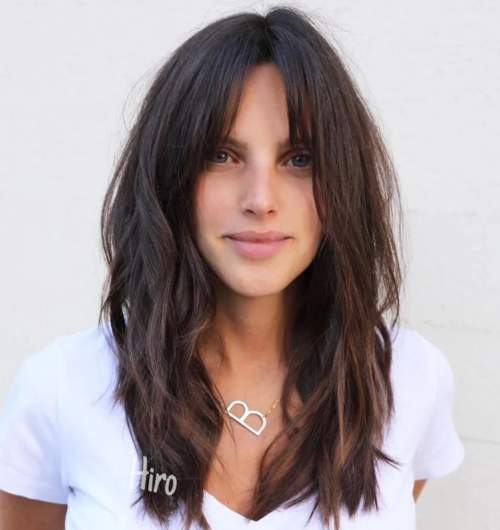 Coupes de cheveux jeunes à la mode 2022 avec une frange: types, photos