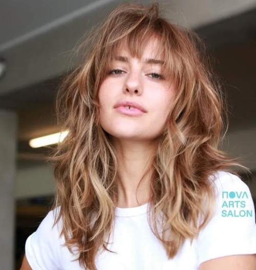 Coupes de cheveux jeunes à la mode 2022 avec une frange: types, photos