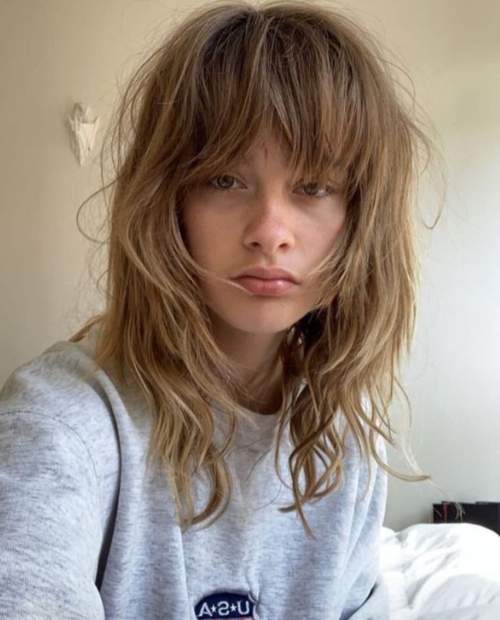 Coupes de cheveux jeunes à la mode 2022 avec une frange: types, photos