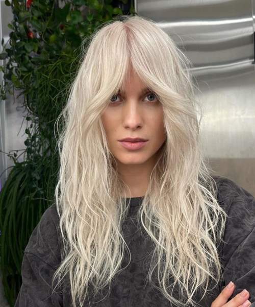 Coupes de cheveux jeunes à la mode 2022 avec une frange: types, photos