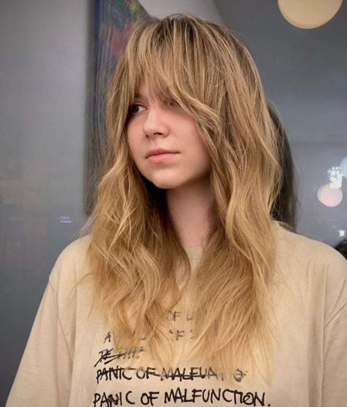 Coupes de cheveux jeunes à la mode 2022 avec une frange: types, photos