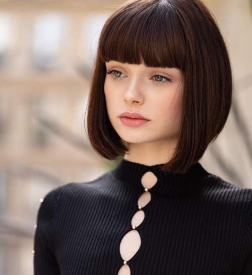 Coupes de cheveux jeunes à la mode 2022 avec une frange: types, photos