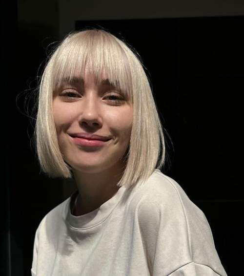 Coupes de cheveux jeunes à la mode 2022 avec une frange: types, photos
