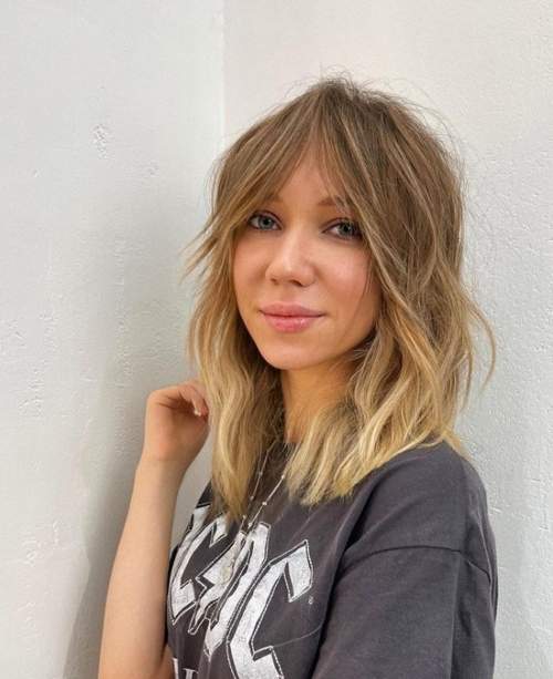 Coupes de cheveux jeunes à la mode 2022 avec une frange: types, photos
