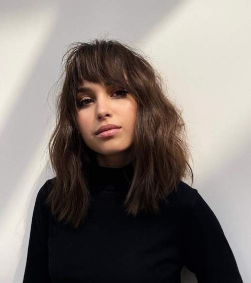 Coupes de cheveux jeunes à la mode 2022 avec une frange: types, photos