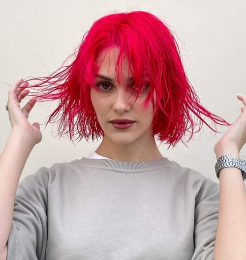 Coupes de cheveux jeunes à la mode 2022 avec une frange: types, photos