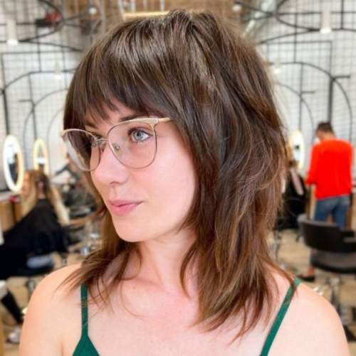 Coupes de cheveux jeunes à la mode 2022 avec une frange: types, photos