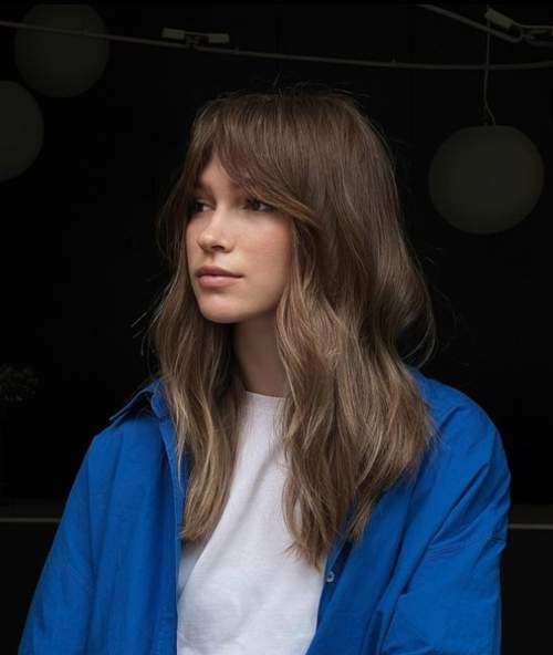 Coupes de cheveux jeunes à la mode 2022 avec une frange: types, photos