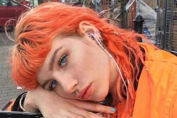 Coupes de cheveux pour les jeunes avec une frange