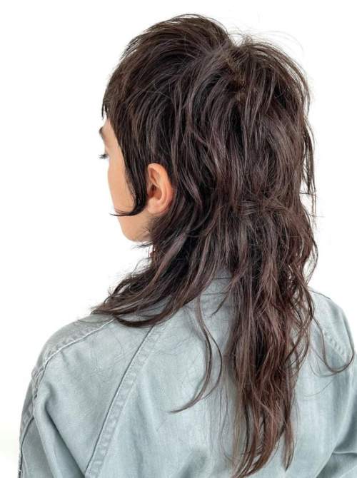 Coupes de cheveux jeunes à la mode 2022 avec une frange: types, photos