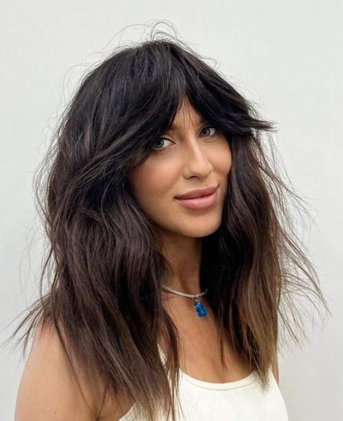 Coupes de cheveux jeunes à la mode 2022 avec une frange: types, photos