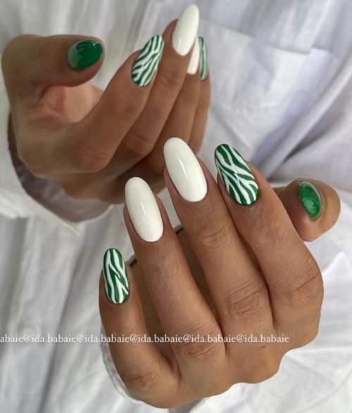 Nouveau motif zébré sur les ongles