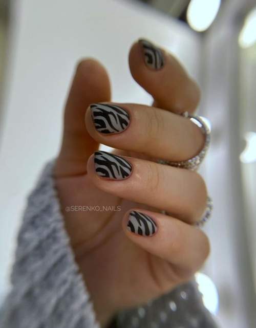 Motif zébré sur les ongles