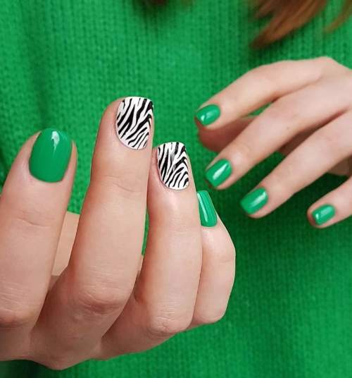 Conception d'ongles verts avec zèbre