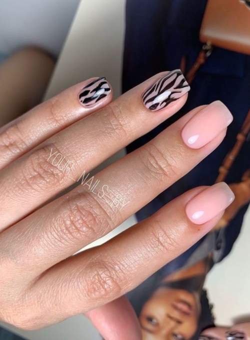 Manucure zèbre nude
