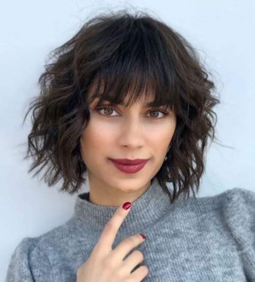 Coupe de cheveux hirsute pour cheveux mi-longs: nouvelle photo 2022