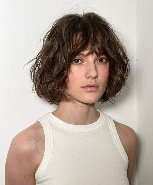 Coupe de cheveux hirsute pour cheveux mi-longs: nouvelle photo 2022