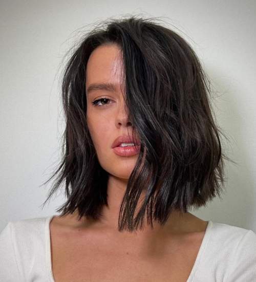 Coupe de cheveux hirsute pour cheveux mi-longs: nouvelle photo 2022