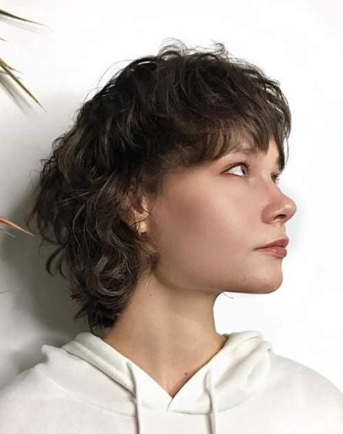 Coupe de cheveux hirsute pour cheveux mi-longs: nouvelle photo 2022