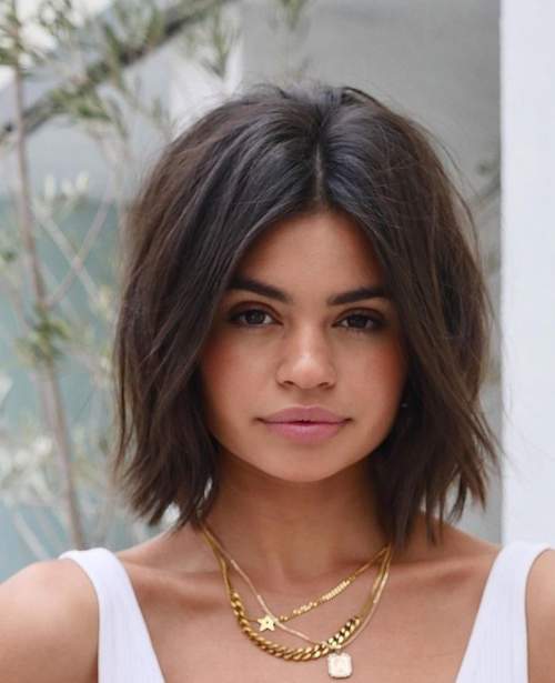 Coupe de cheveux hirsute pour cheveux mi-longs: nouvelle photo 2022