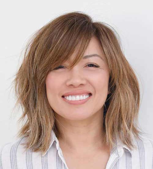 Coupe de cheveux hirsute pour cheveux mi-longs: nouvelle photo 2022