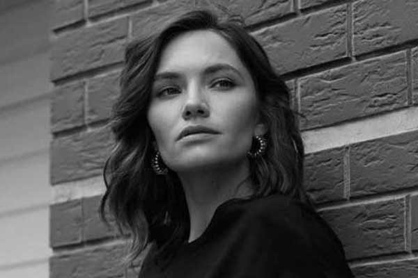 Coupe de cheveux hirsute pour cheveux mi-longs