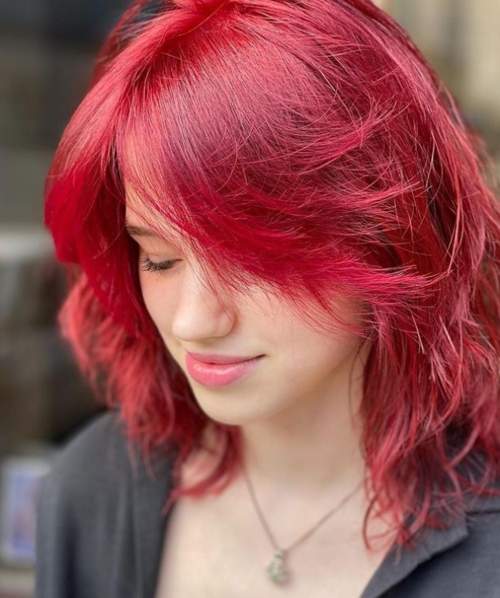 Coupe de cheveux hirsute pour cheveux mi-longs: nouvelle photo 2022