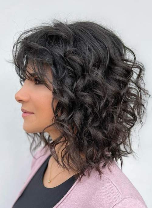 Coupe de cheveux hirsute pour cheveux mi-longs: nouvelle photo 2022