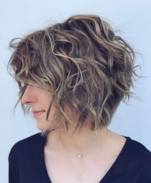 Coupe de cheveux hirsute pour cheveux mi-longs: nouvelle photo 2022