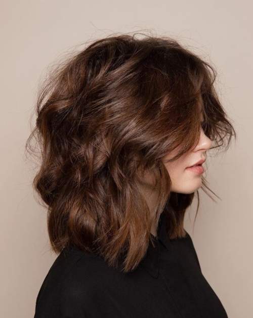 Coupe de cheveux hirsute pour cheveux mi-longs: nouvelle photo 2022