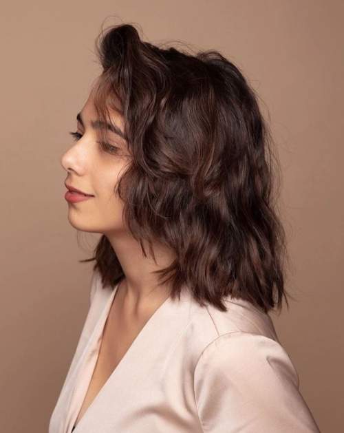 Coupe de cheveux hirsute pour cheveux mi-longs: nouvelle photo 2022