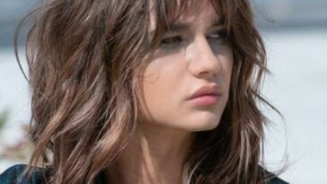 Coupe de cheveux hirsute pour cheveux mi-longs