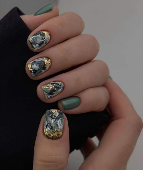 Conception d'automne des ongles courts