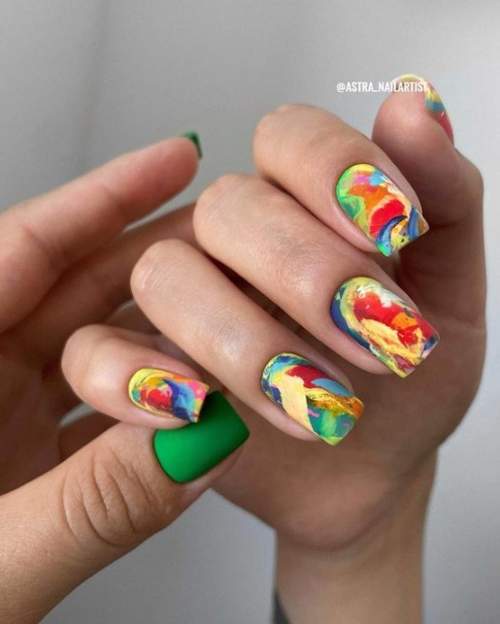 Abstraction d'automne sur les ongles