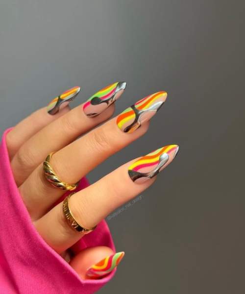 Ongles motif lumineux automne amande