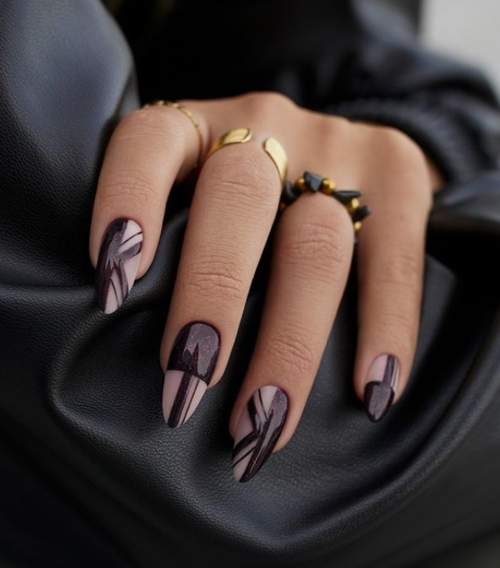 Manucure aux amandes foncées