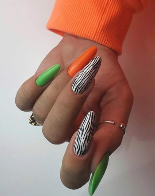 Manucure d'automne 2022 sur la forme en amande : nouvelles photos