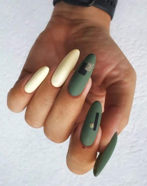 Conception d'automne pour les ongles en amande