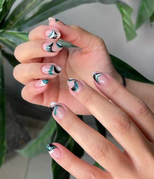 Manucure d'automne 2022 sur la forme en amande : nouvelles photos