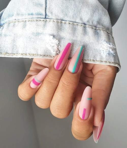 Manucure d'automne pour les ongles en amande