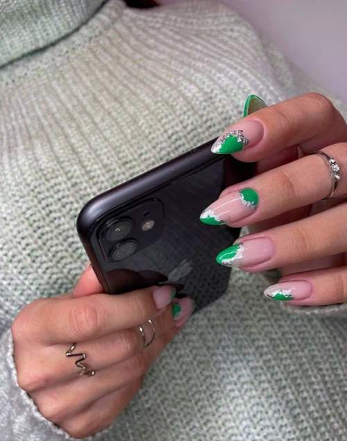 Manucure d'automne 2022 sur la forme en amande : nouvelles photos