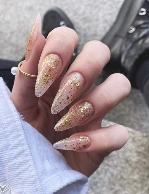 Manucure d'automne 2022 sur la forme en amande : nouvelles photos